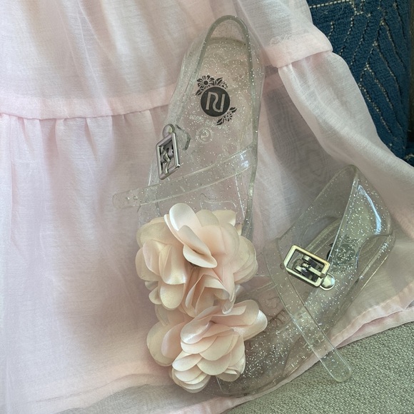 Adorable Pink Baby Dress and shoes set - Picture 3 of 4